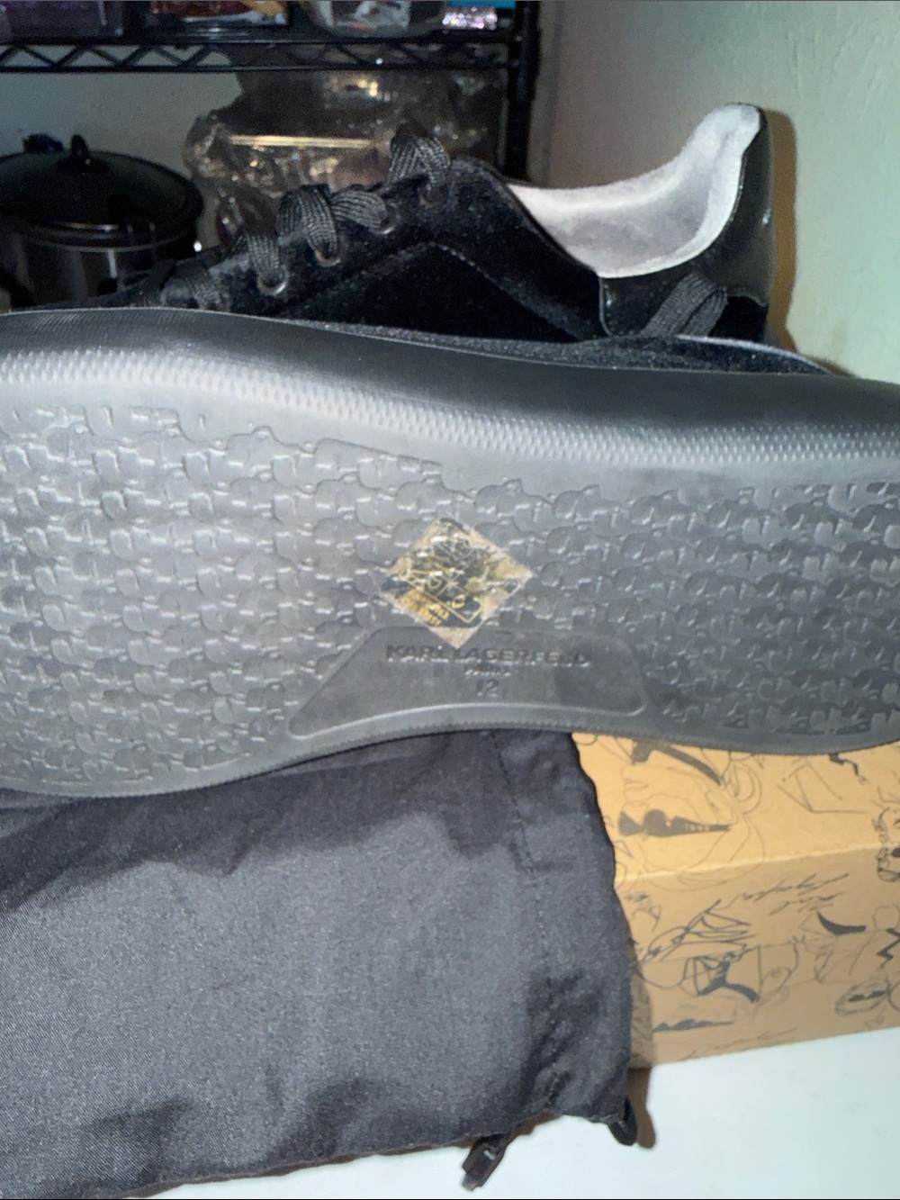 New Karl Lagerfeld Men’s Black Velvet Low-Top Sneakers - Picture 5 of 6